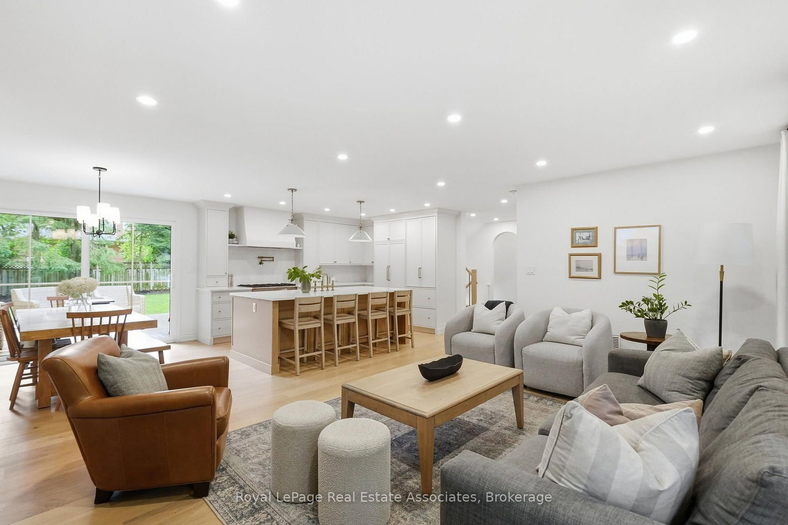 648 Cherrywood Drive • Burlington, ON photo 9