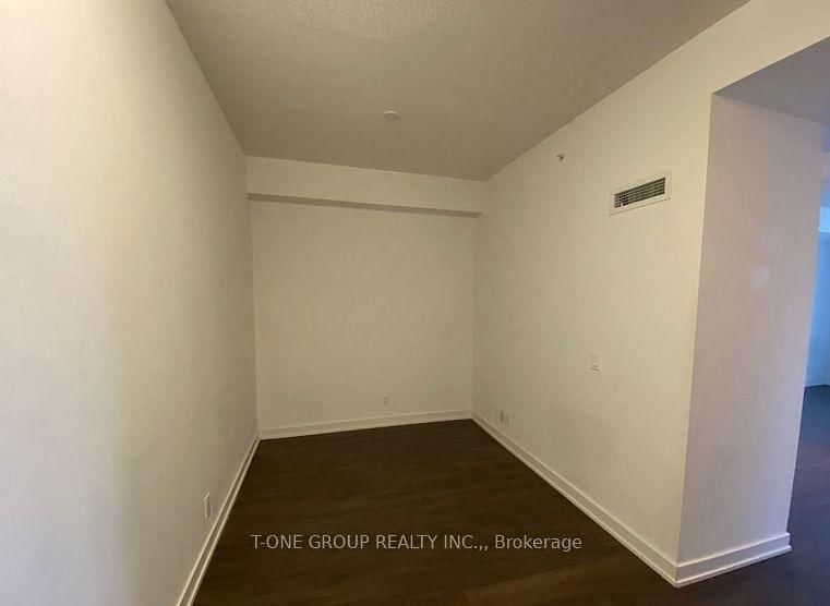 2220 lake shore Blvd W photo 4