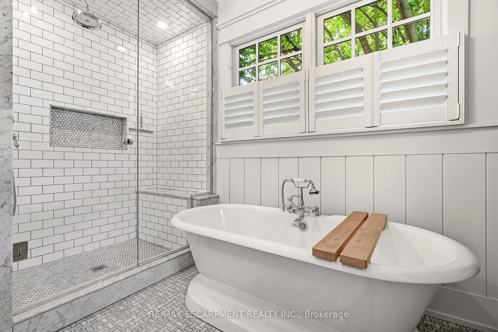 330 Camelot Court • Burlington, ON photo 25