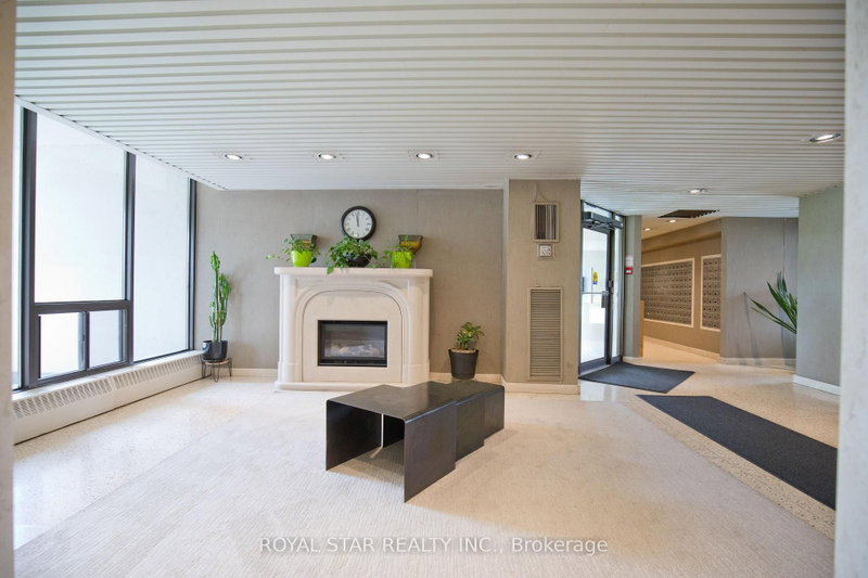 1607 - 1535 Lakeshore Road E