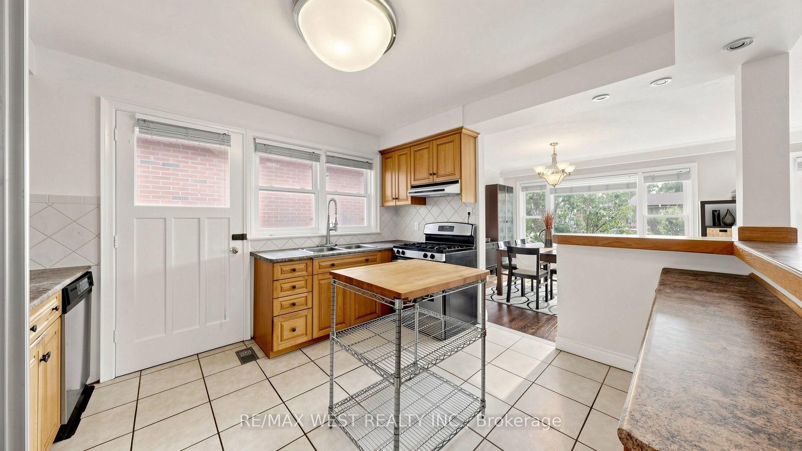 32 Allonsius Drive • Toronto, ON photo 11
