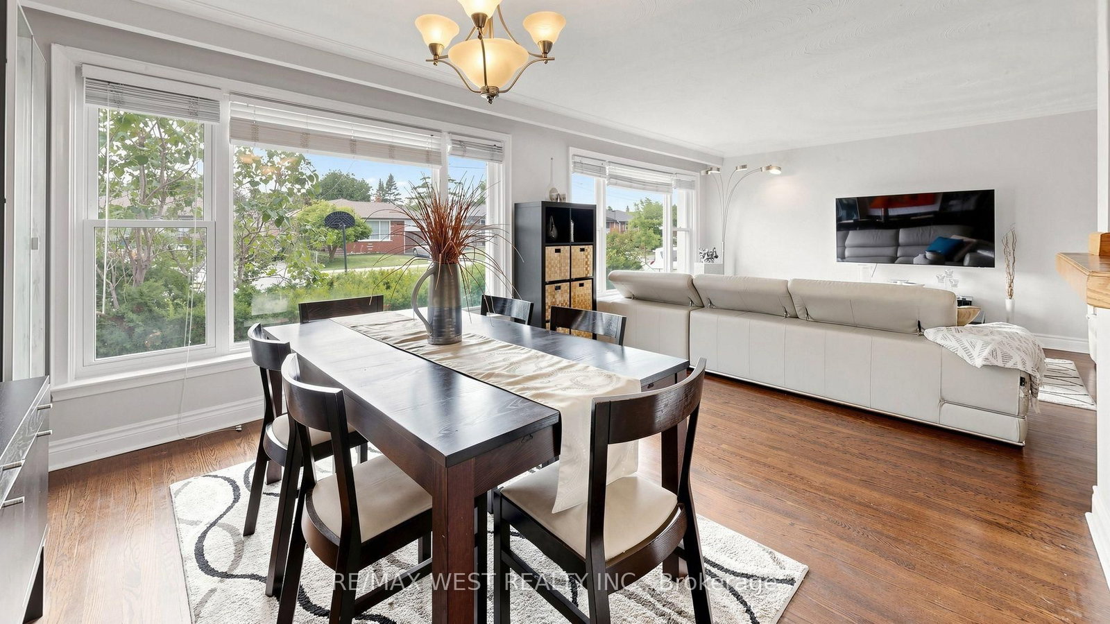 32 Allonsius Drive • Toronto, ON photo 17