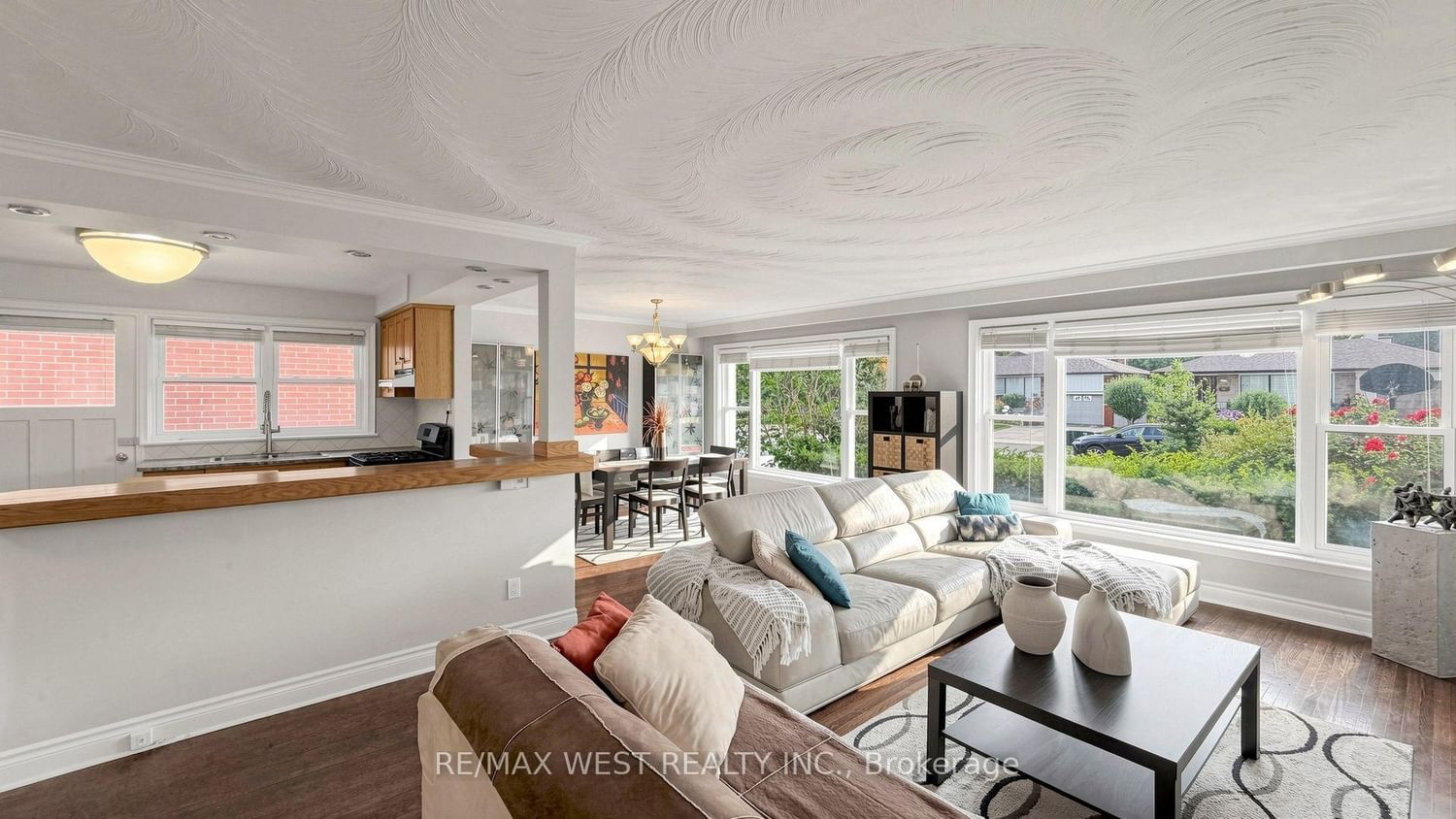 32 Allonsius Drive • Toronto, ON photo 20