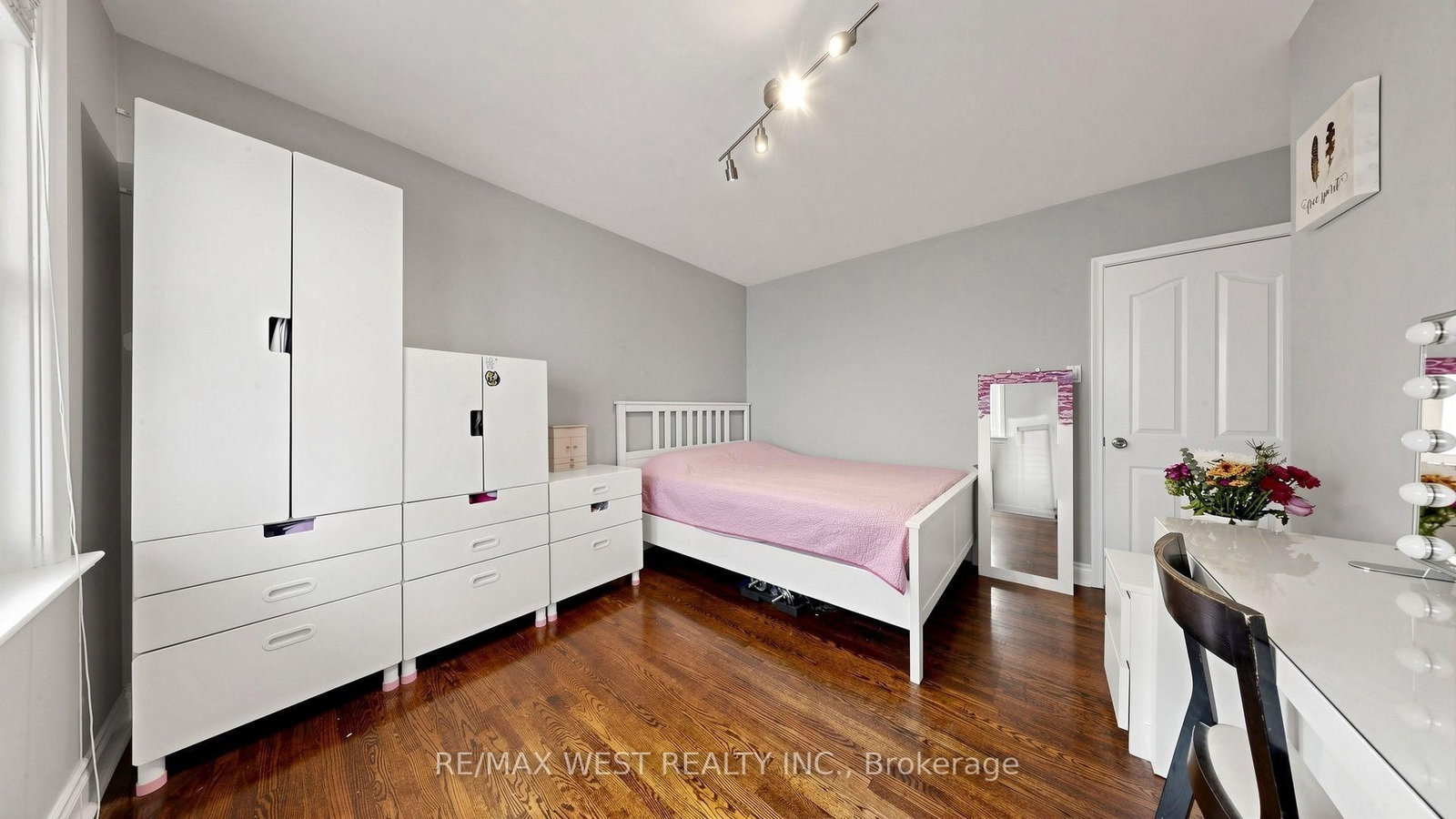 32 Allonsius Drive • Toronto, ON photo 23