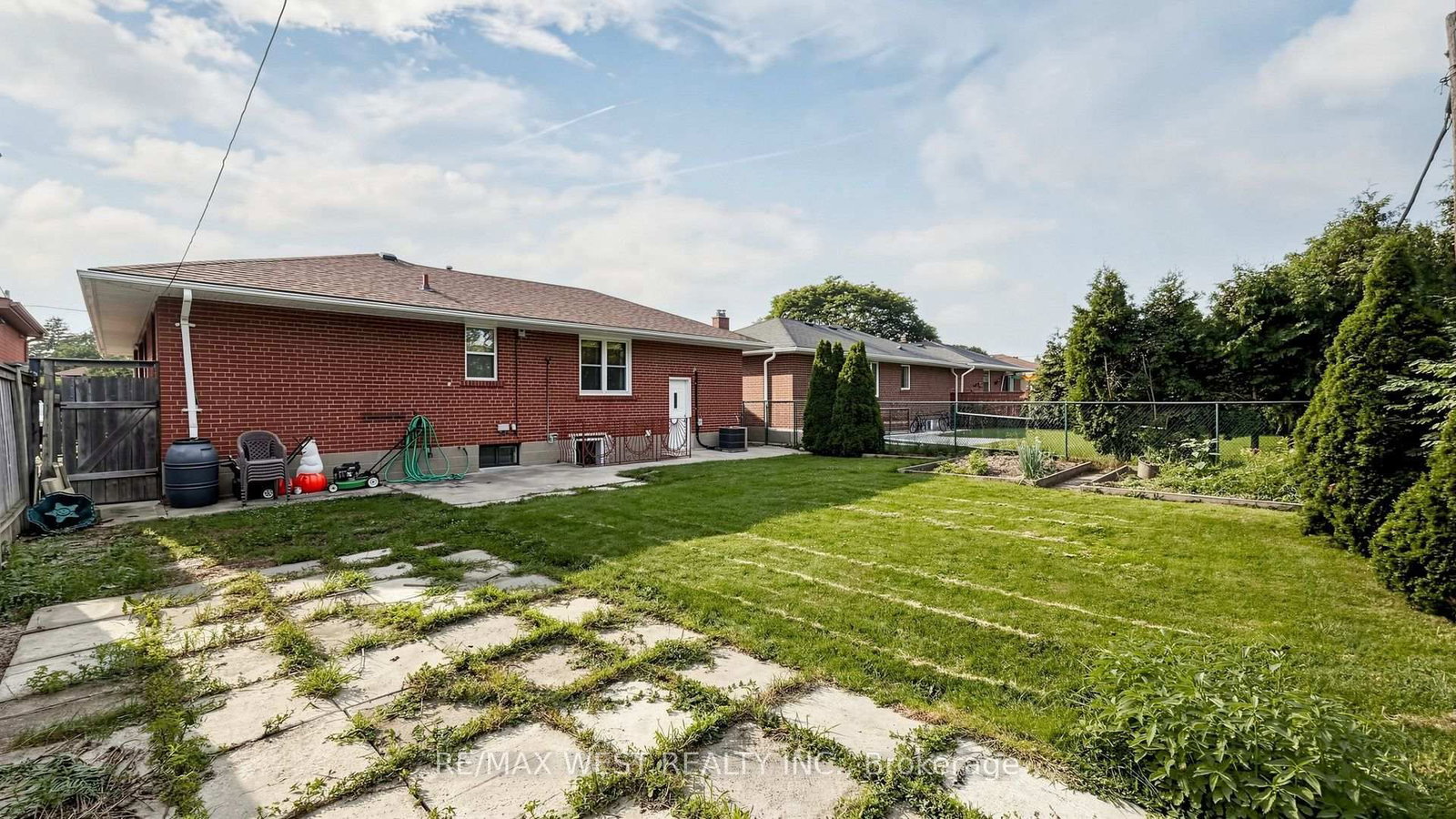 32 Allonsius Drive • Toronto, ON photo 39