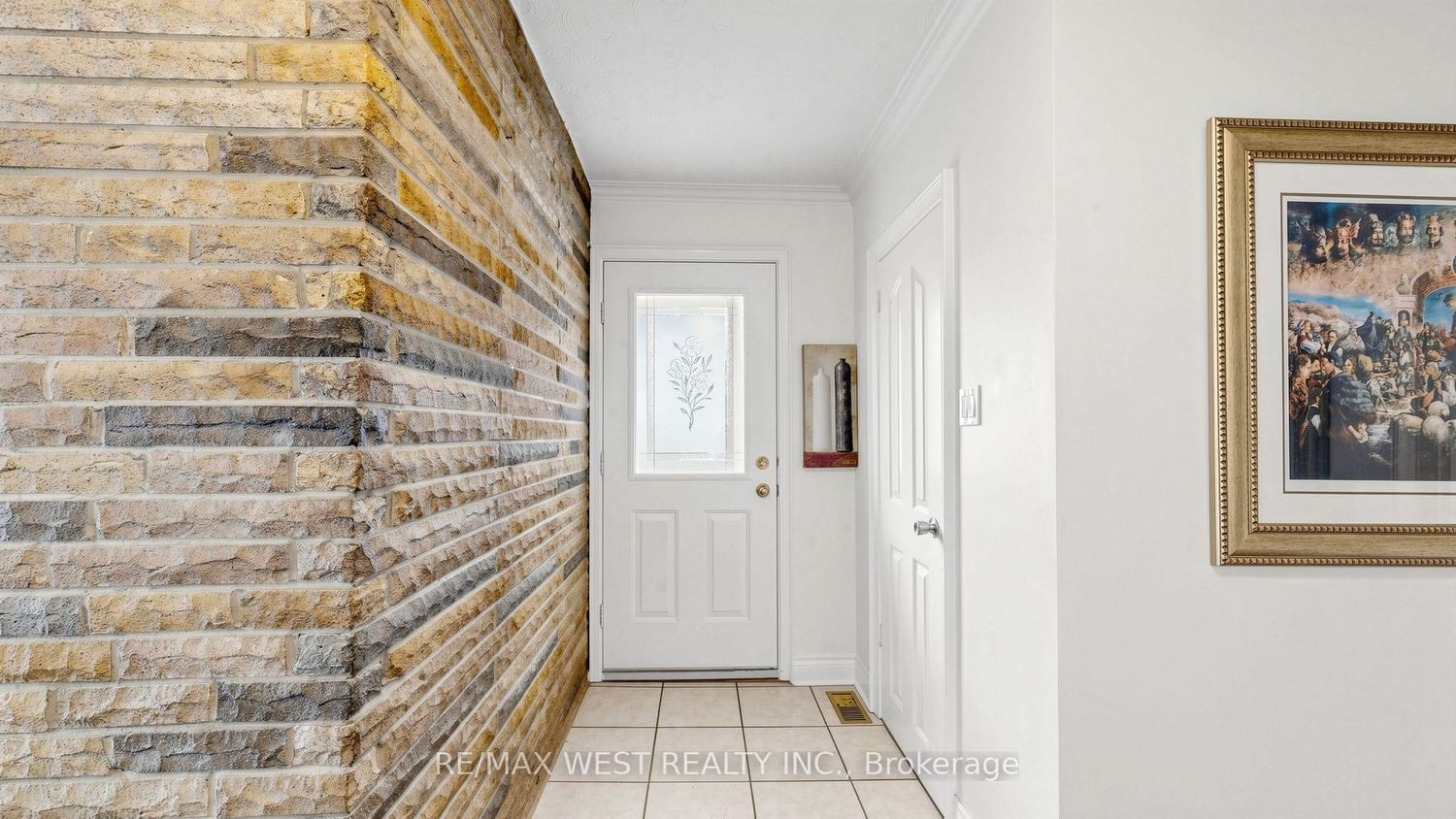 32 Allonsius Drive • Toronto, ON photo 6