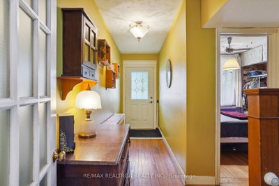 2585 Lake Shore Boulevard W — photo 3