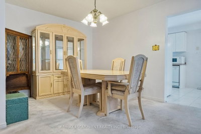 16 Whiteface Crescent — more photos