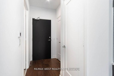 Unit 307 — 293 The Kingsway — photo 4