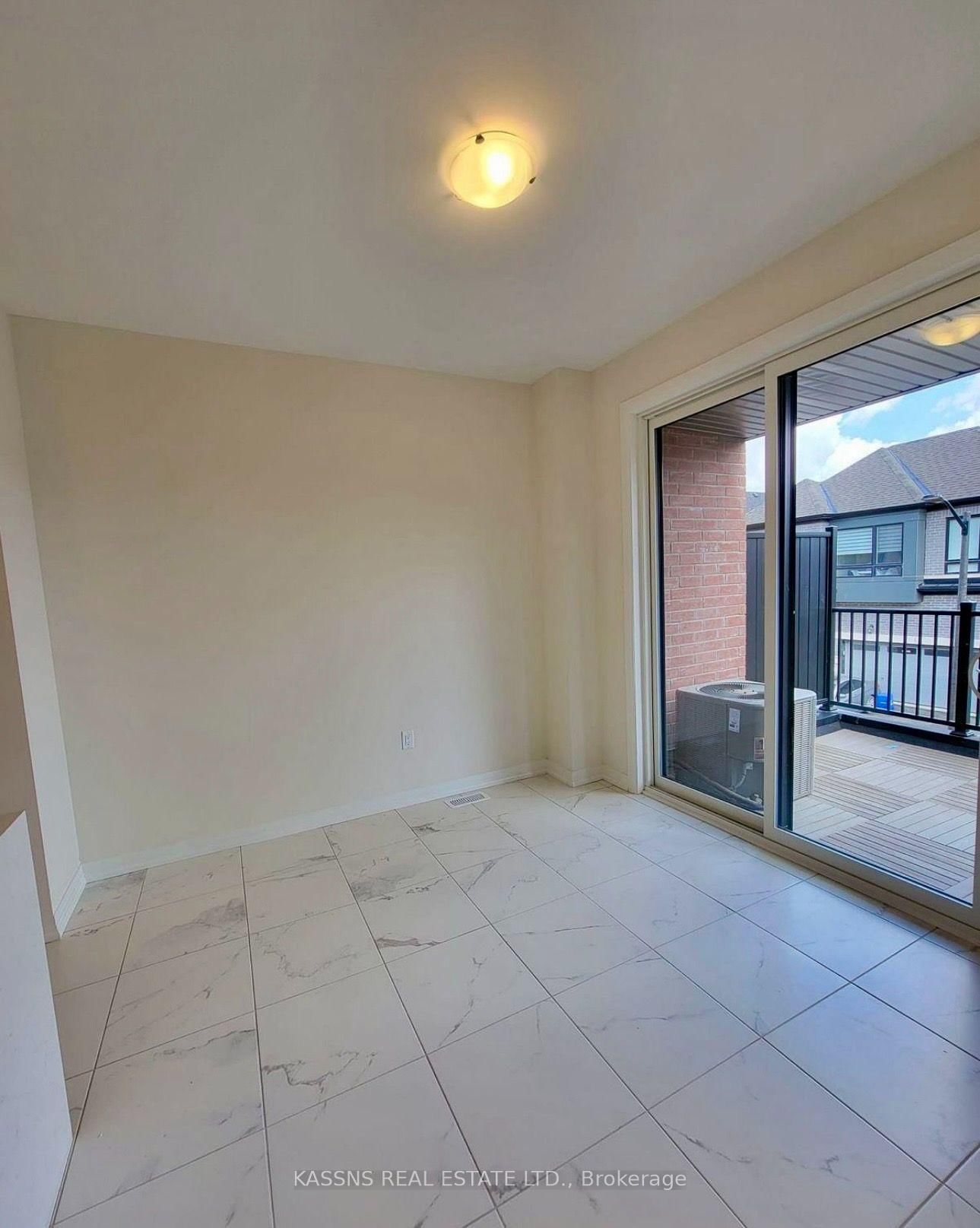 3305 Sixth Line • Oakville, ON photo 18