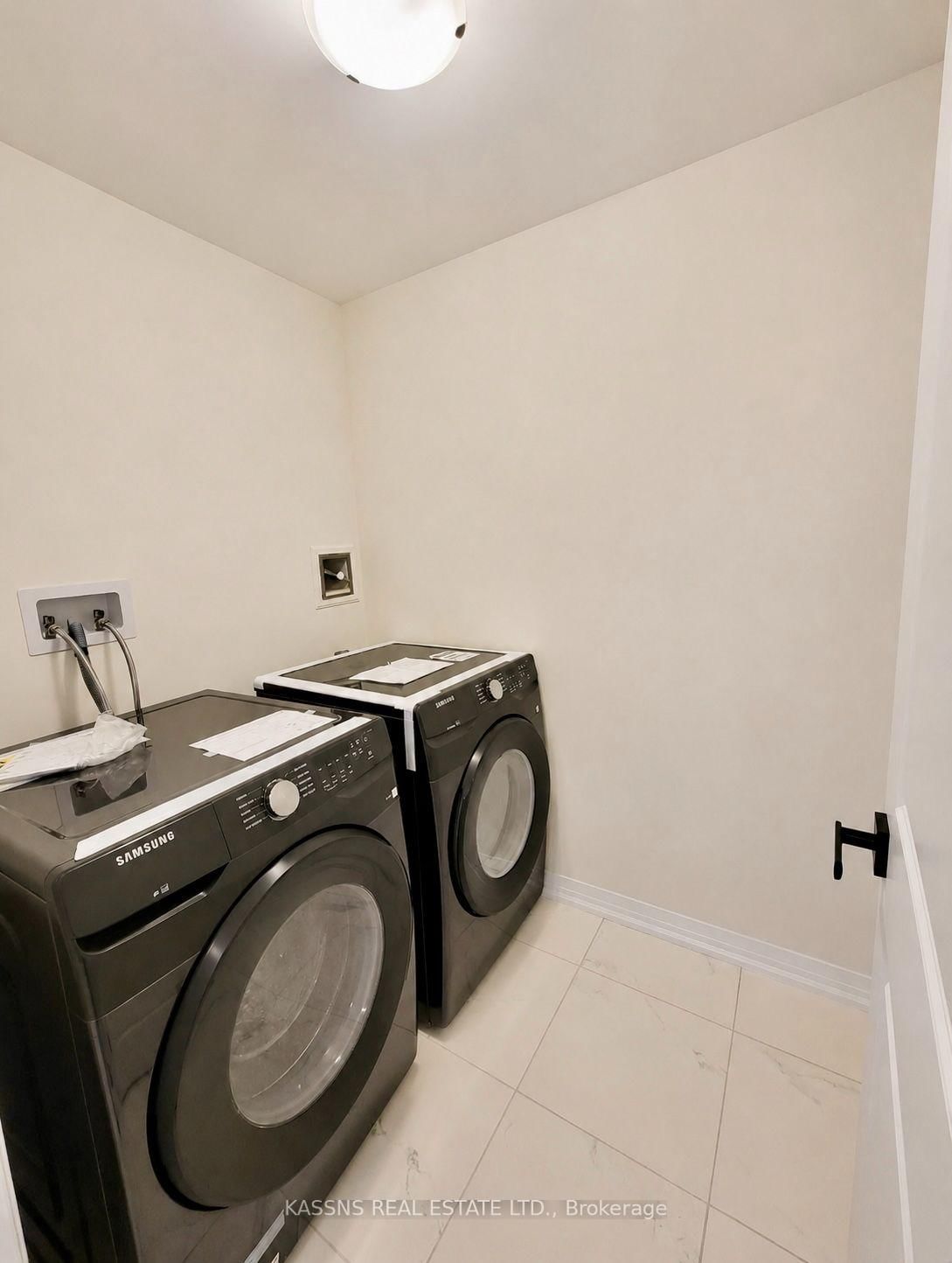 3305 Sixth Line • Oakville, ON photo 8