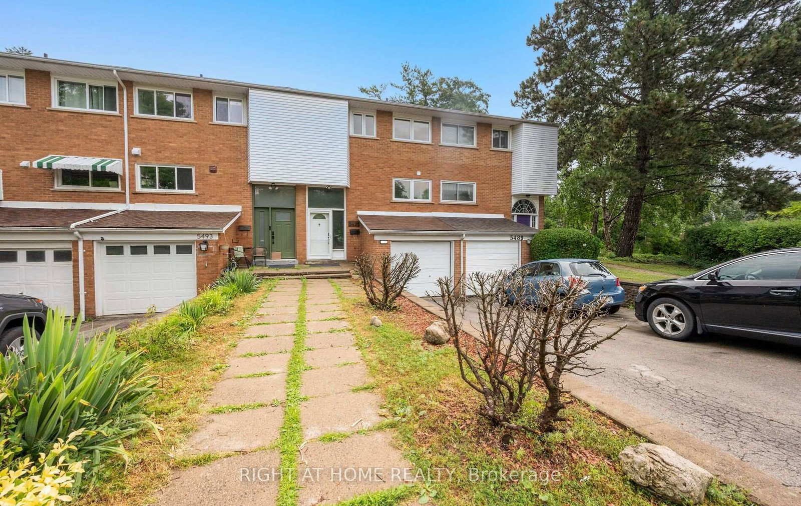 5491 Schueller Crescent • Burlington, ON photo 1