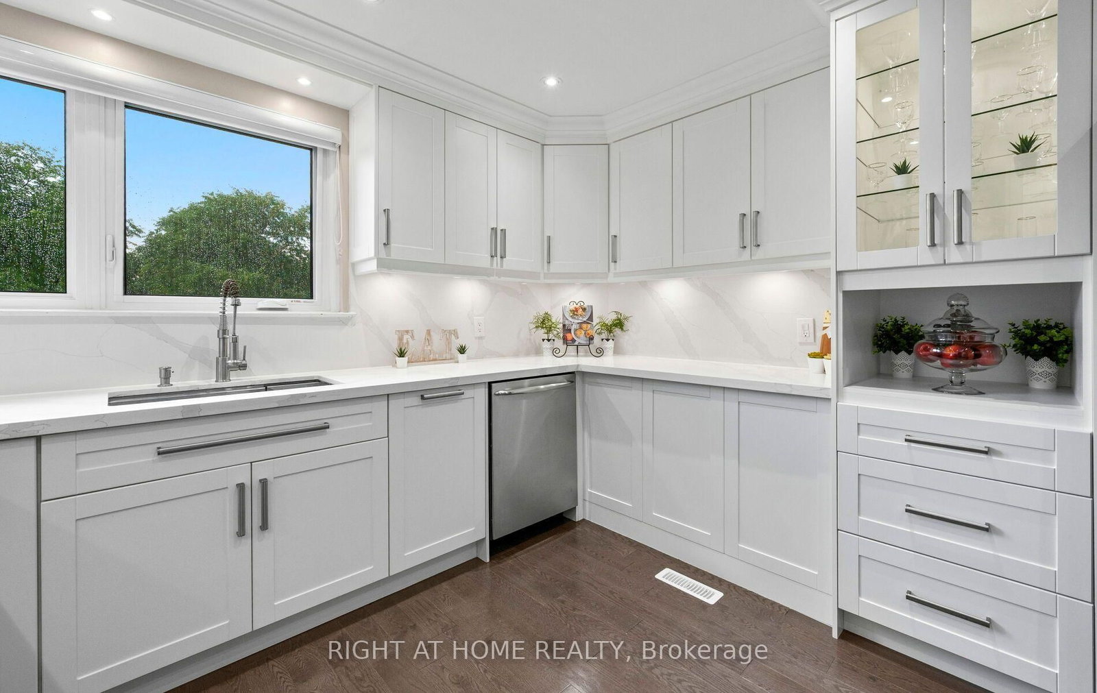 5491 Schueller Crescent • Burlington, ON photo 17