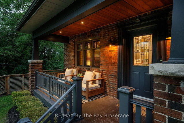 44 Rambert Crescent