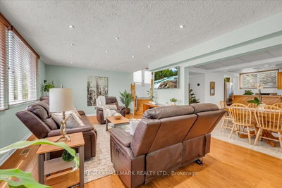 433 Seabourne Drive • Oakville, ON photo 7