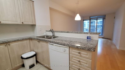 Unit 316 — 2119 Lake Shore Boulevard W — photo 2