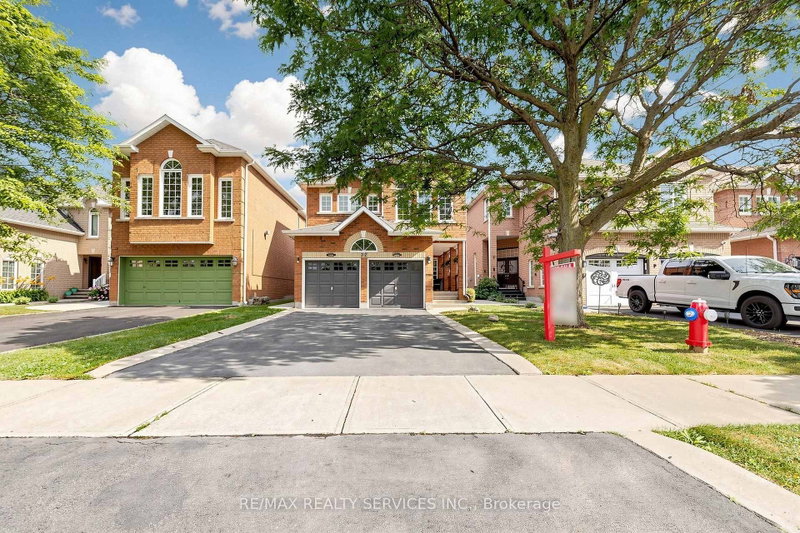 32 Hillpath Crescent