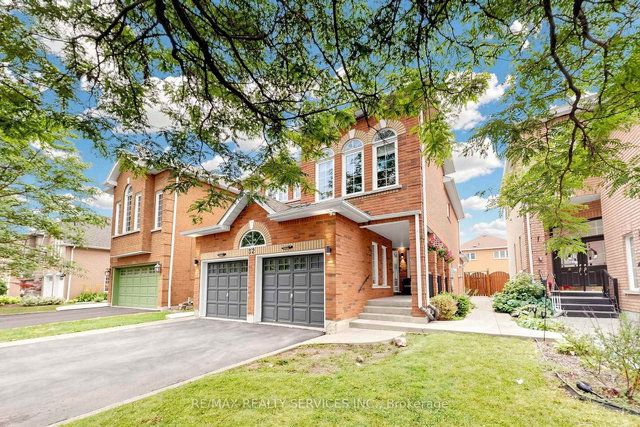 32 Hillpath Crescent