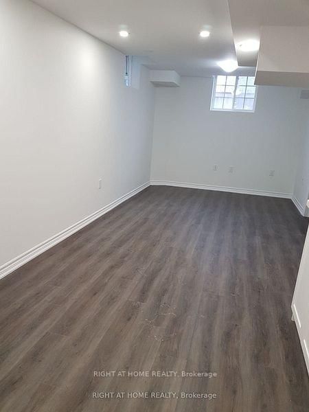 - Lower, - 572 Murray Meadows Place