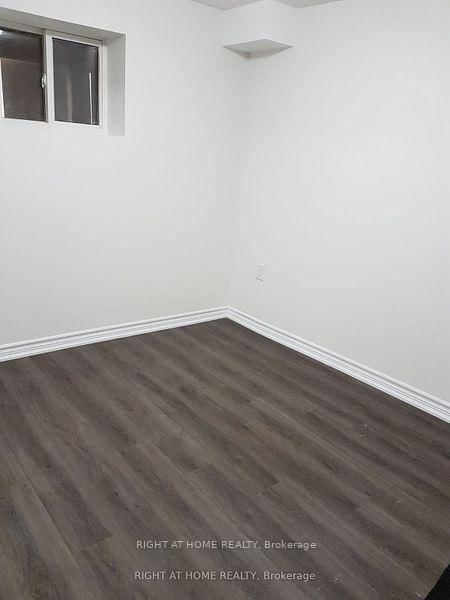 - Lower, - 572 Murray Meadows Place
