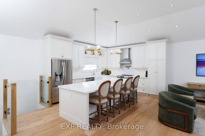 1761 Coram Crescent — more photos