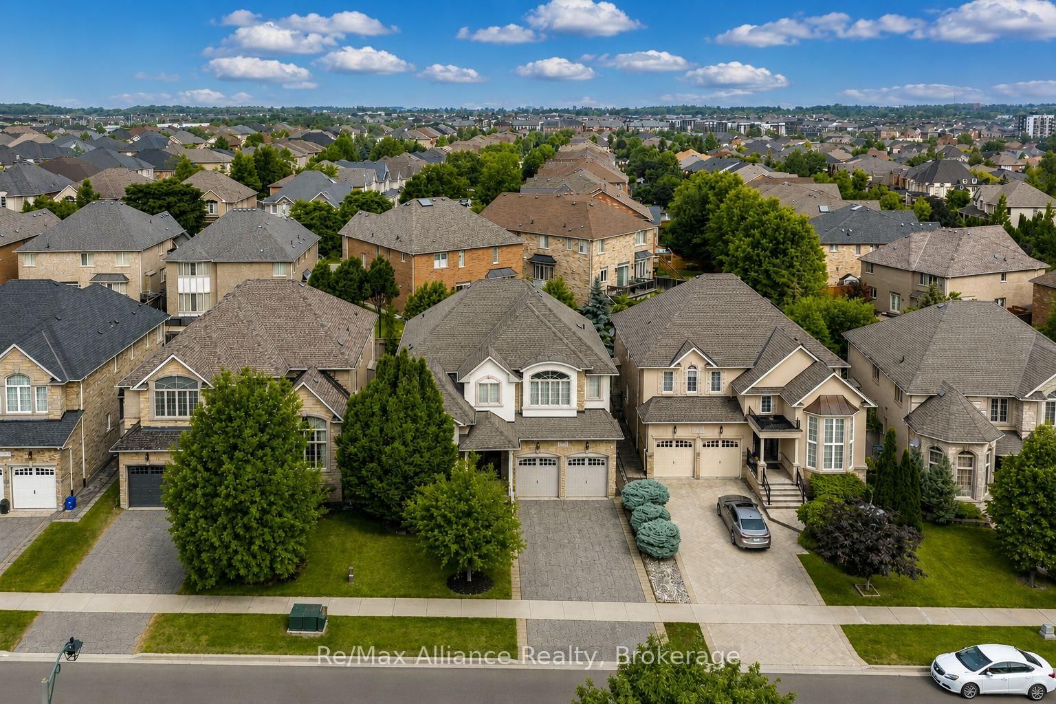 1367 Arrowhead Road • Oakville, ON photo 2