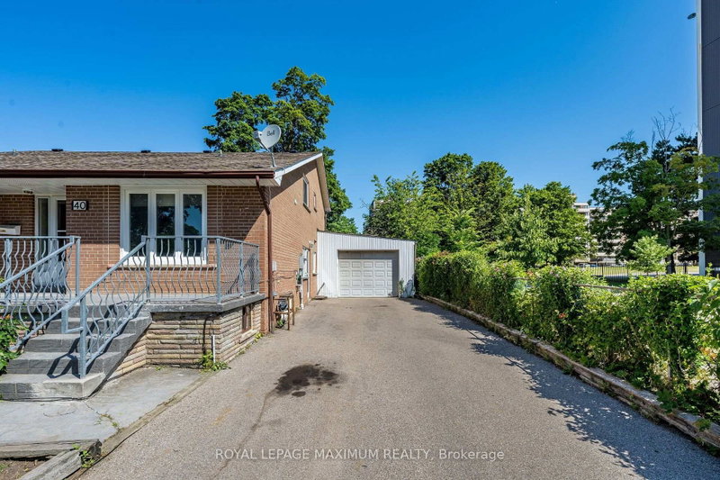 40 Broadoaks Drive