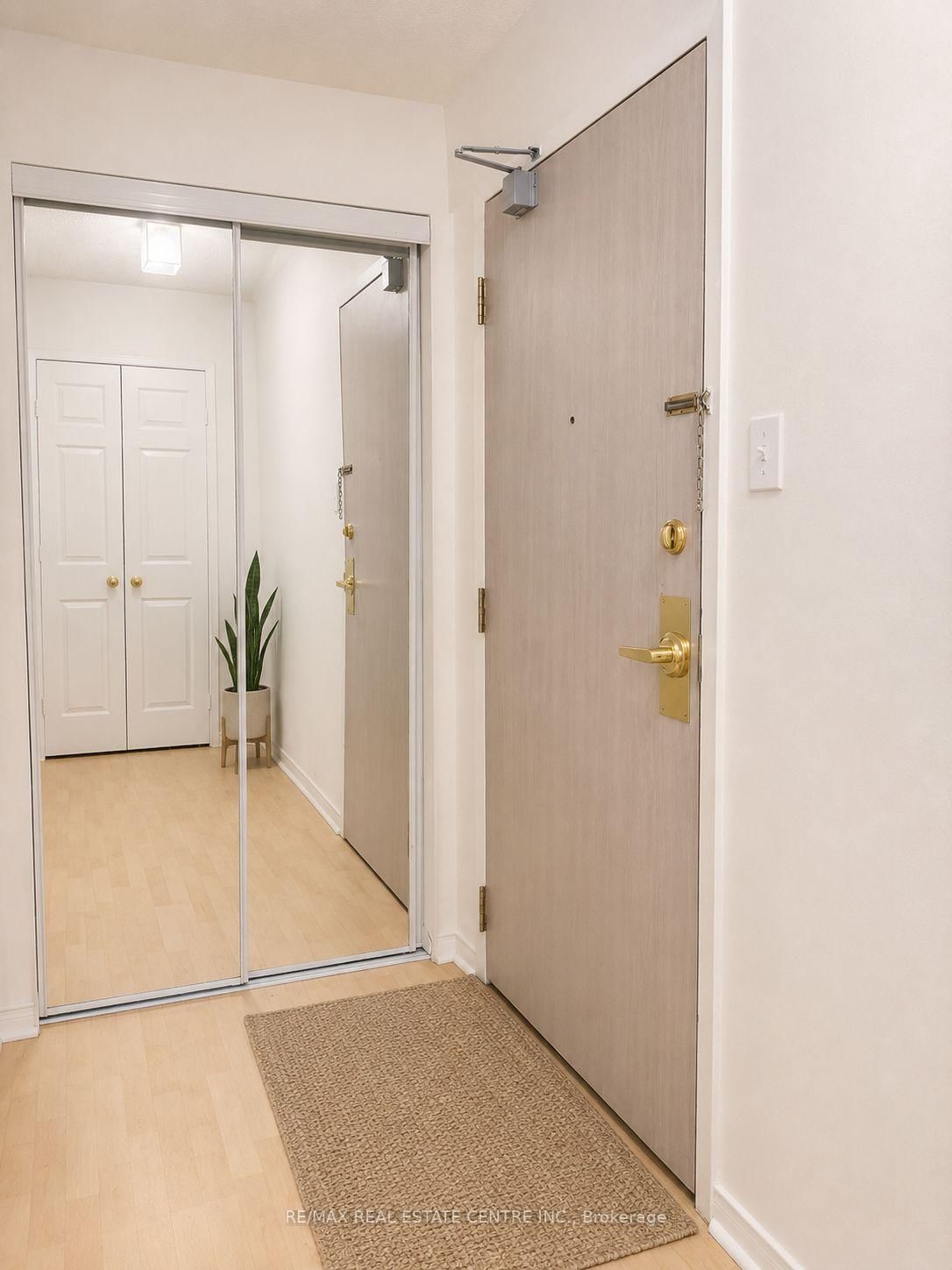 2177 Burnhamthorpe Road W • #1007 • Mississauga, ON photo 2