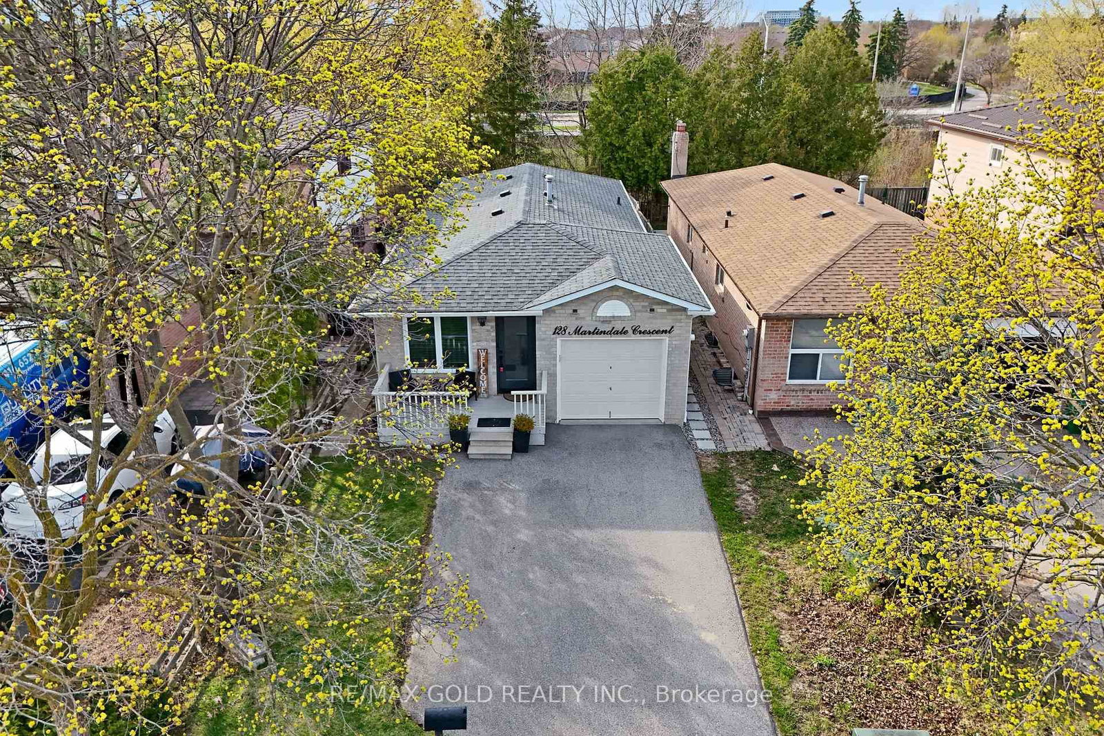 128 Martindale Crescent • Brampton, ON photo 3