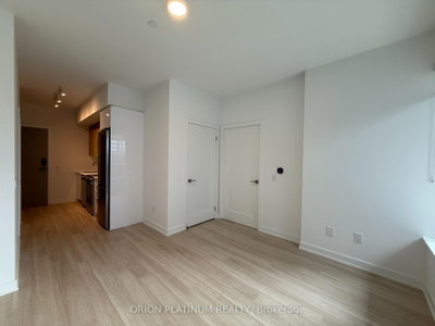 Unit 631 — 5105 Hurontario Street — more photos