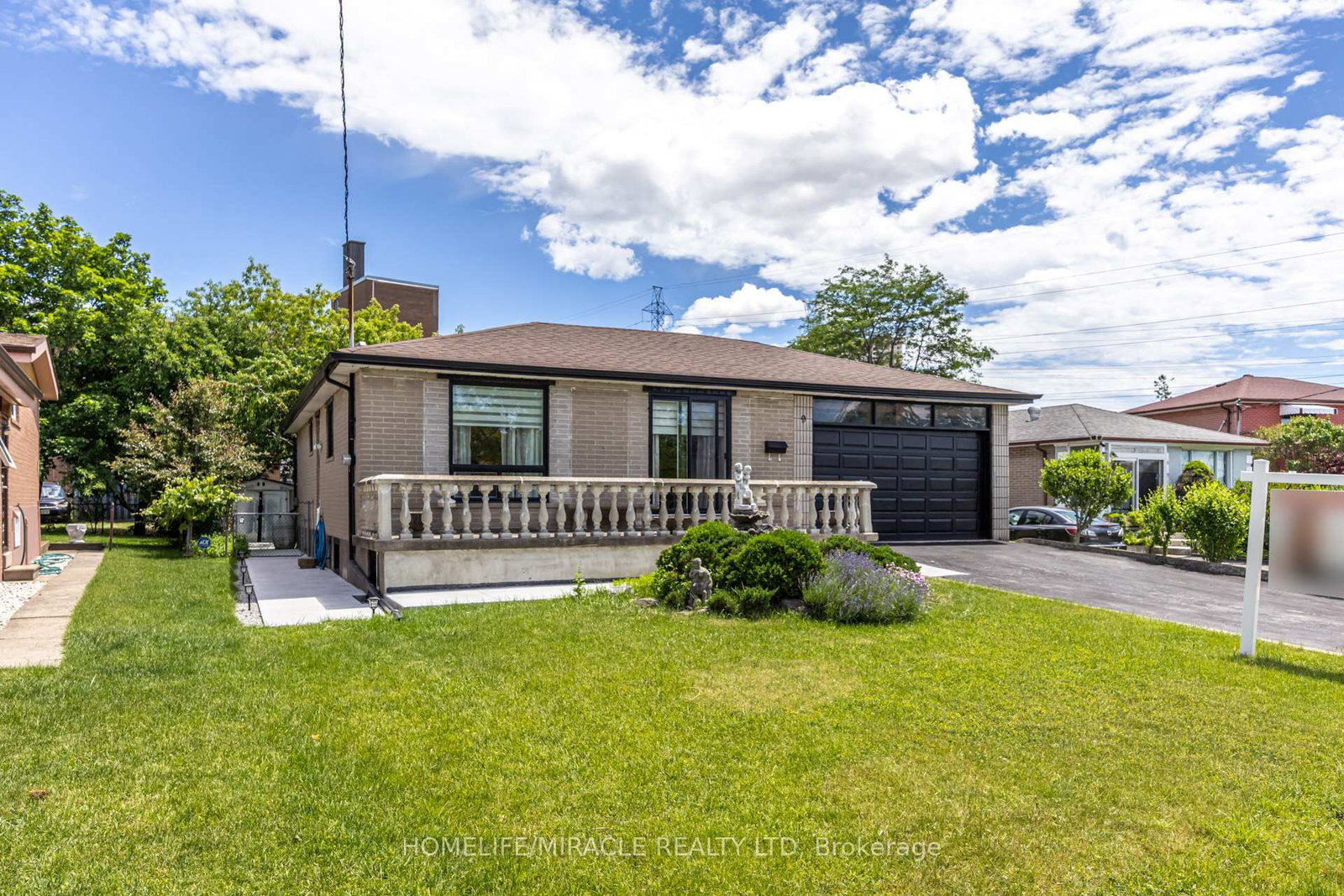 9 Wheatsheaf Crescent • Toronto, ON photo 6