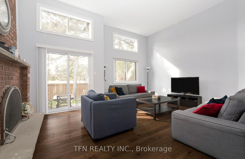 4165 Fieldgate Mississauga,ON L4W 2M9 — Photo 6