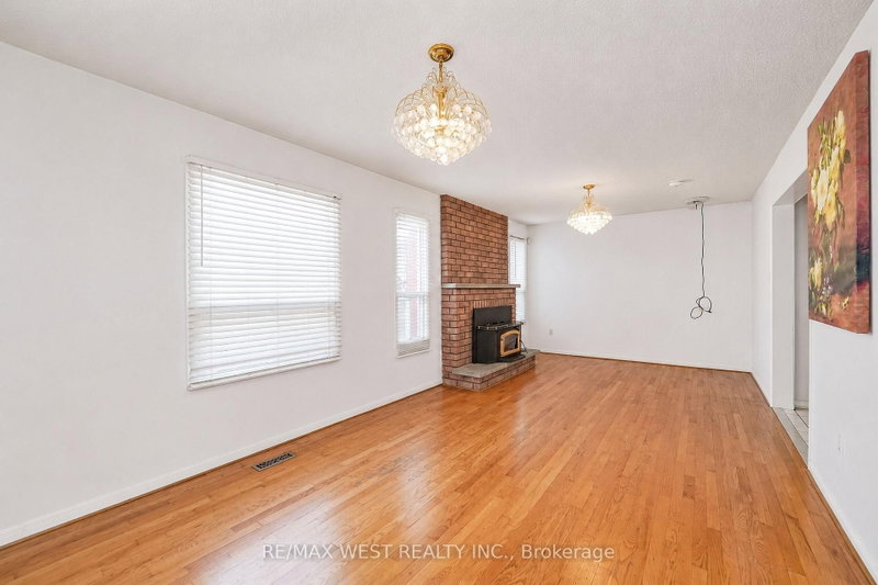 20 Cranberry Cres photo 4