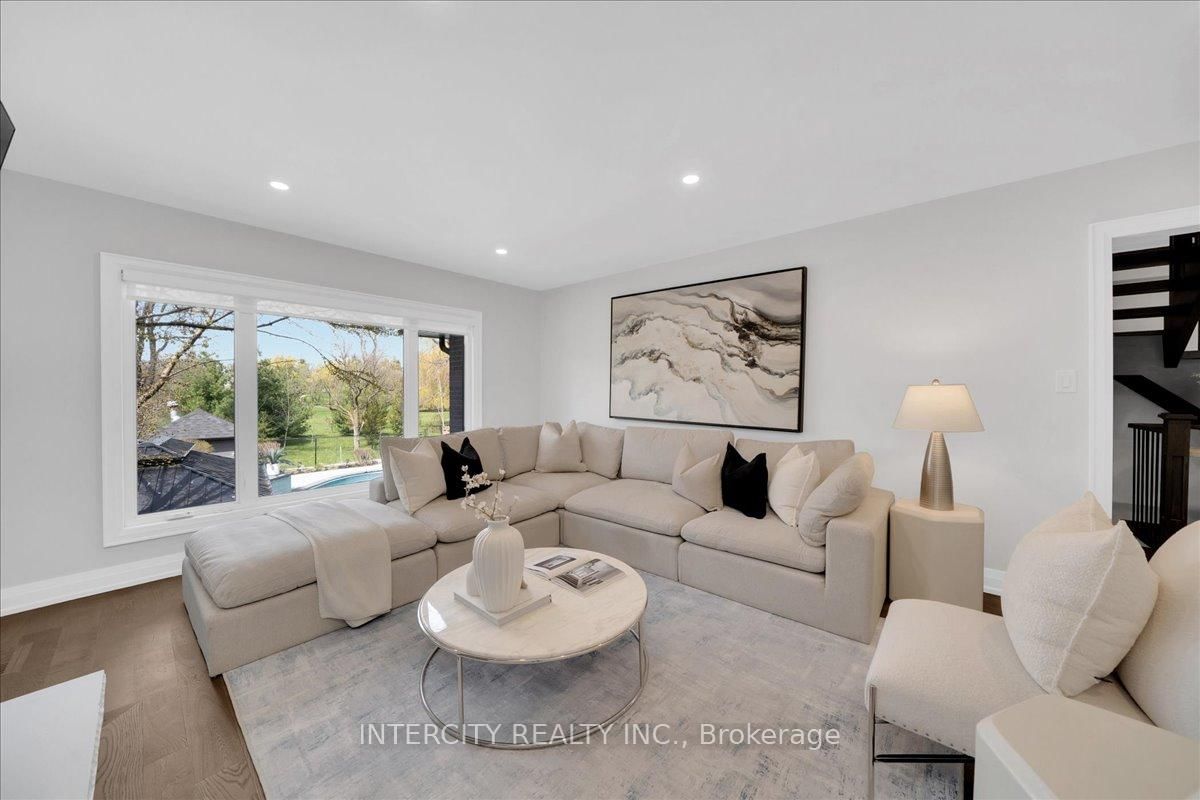 61 Golfwood Heights • Toronto, ON photo 22