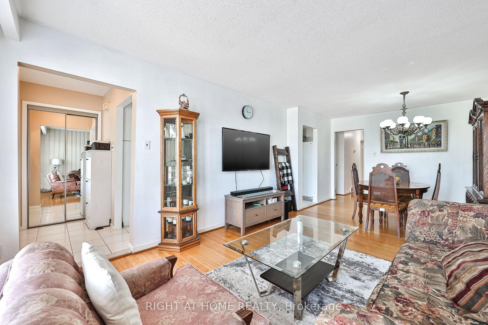 25 Larchwood Road • Toronto, ON photo 9
