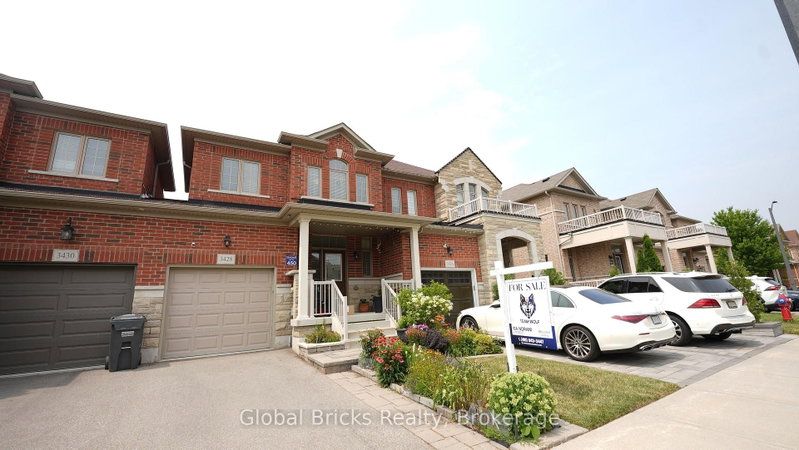 3428 Stoney Crescent