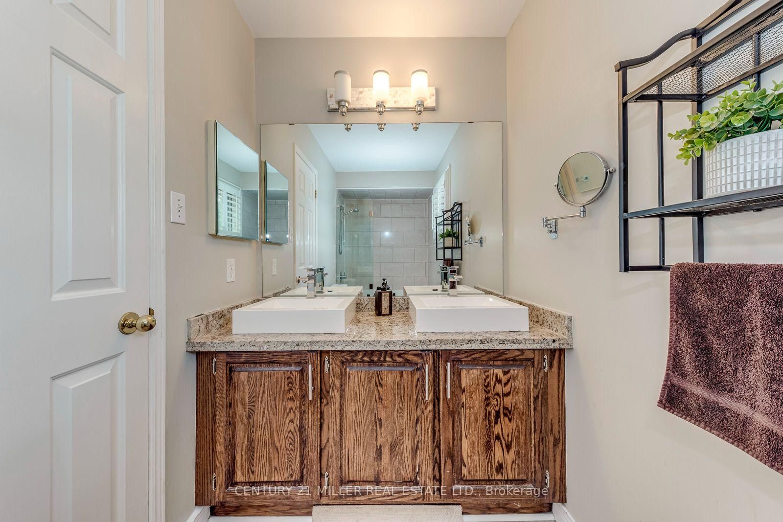 1379 Bramblewood Green • Oakville, ON photo 34