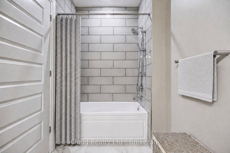 460 Gordon Krantz Milton,ON L9E 1Z2 — Photo 17