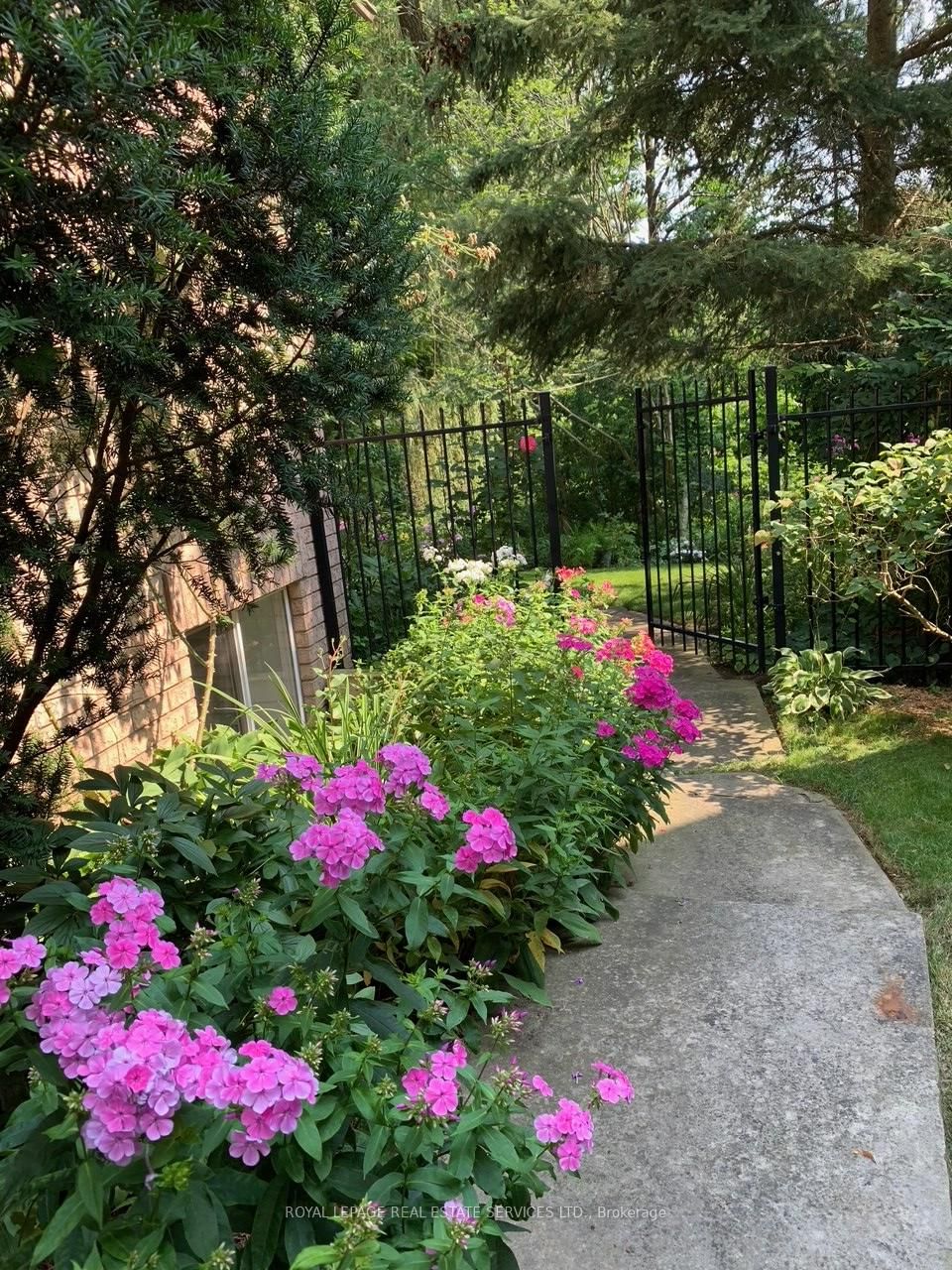 1726 The Pines • Mississauga, ON photo 38