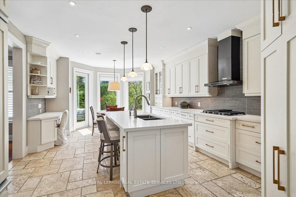1726 The Pines • Mississauga, ON photo 5