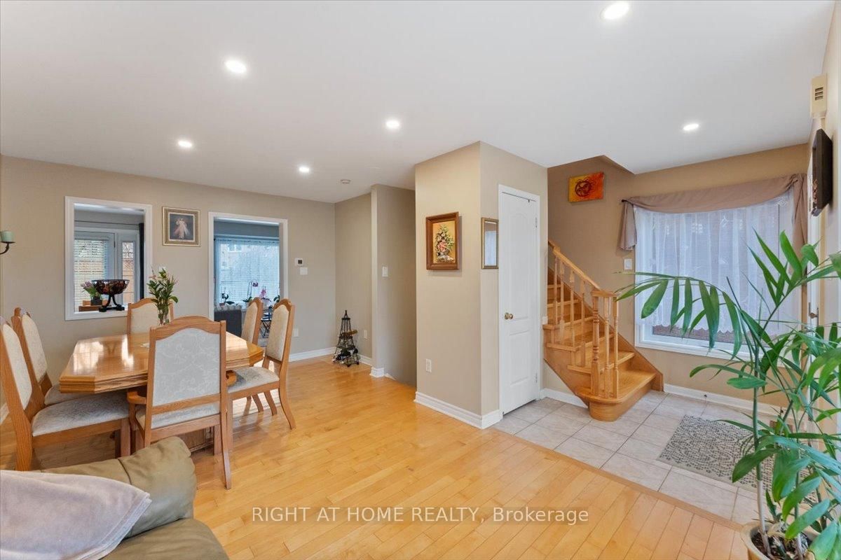 2356 Proudfoot Trail • Oakville, ON photo 3