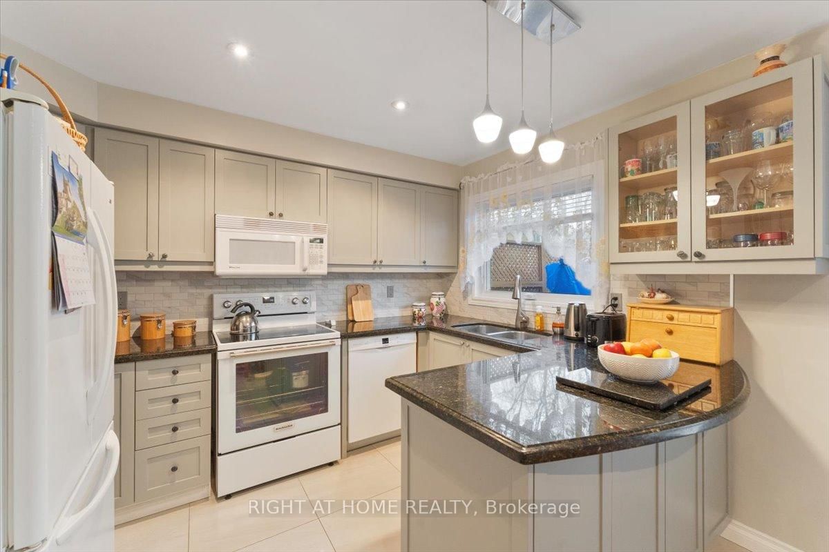 2356 Proudfoot Trail • Oakville, ON photo 7