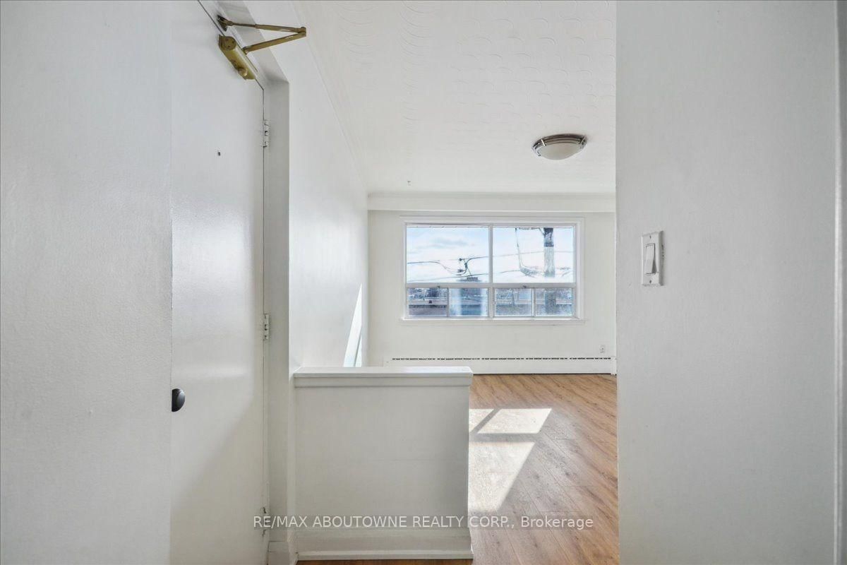 6 - 2 Wesley Street, Toronto 5