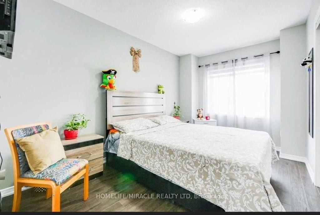 154 Golden Springs Drive • Brampton, ON photo 11