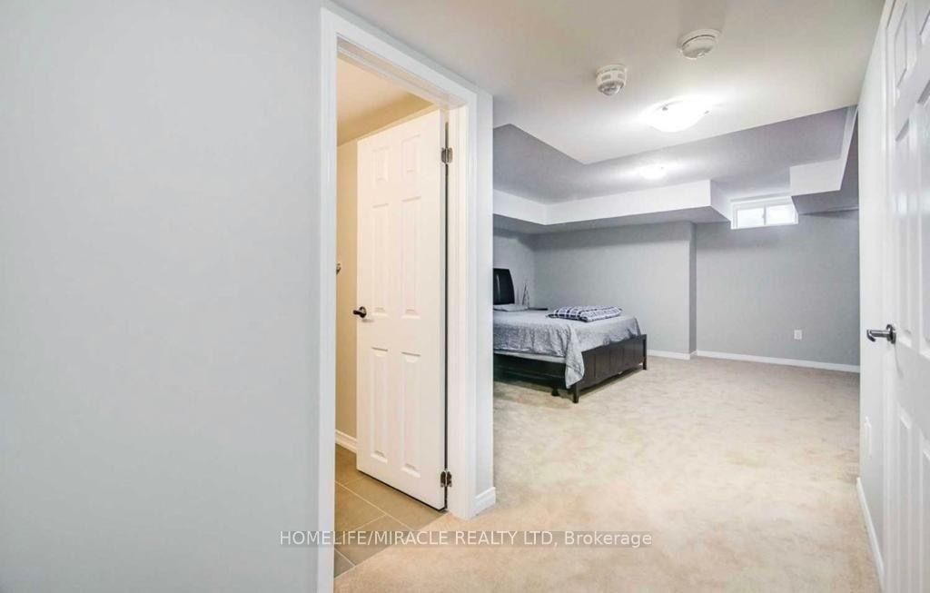 154 Golden Springs Drive • Brampton, ON photo 12
