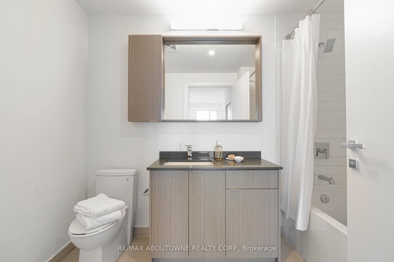 125 Bronte Oakville,ON L6L 0H1 — Photo 6