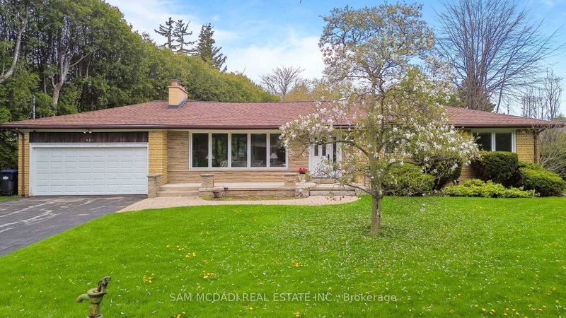 521 Vanessa Crescent