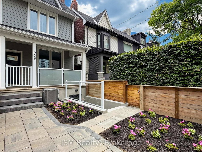 969 Lansdowne Avenue