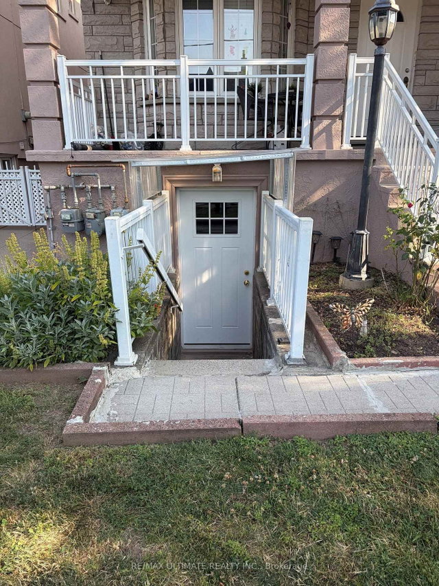 Bsmt - 34 Peterborough Avenue