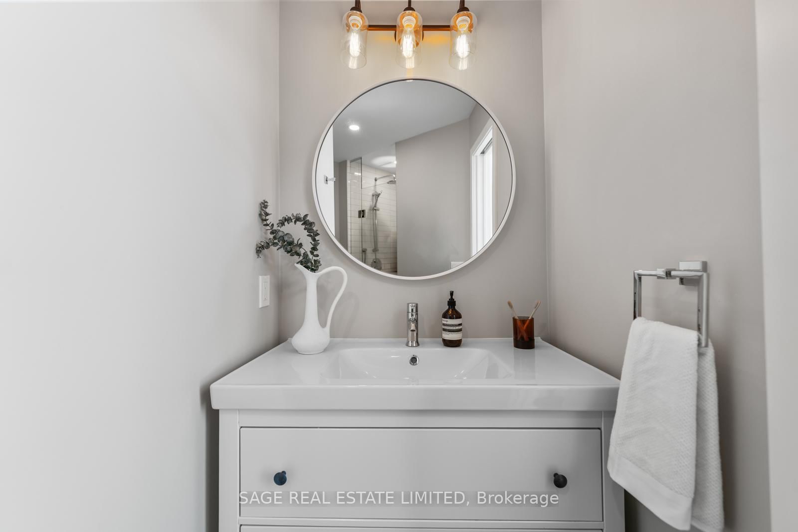 1001 Roselawn Avenue • #123 • Toronto, ON photo 39
